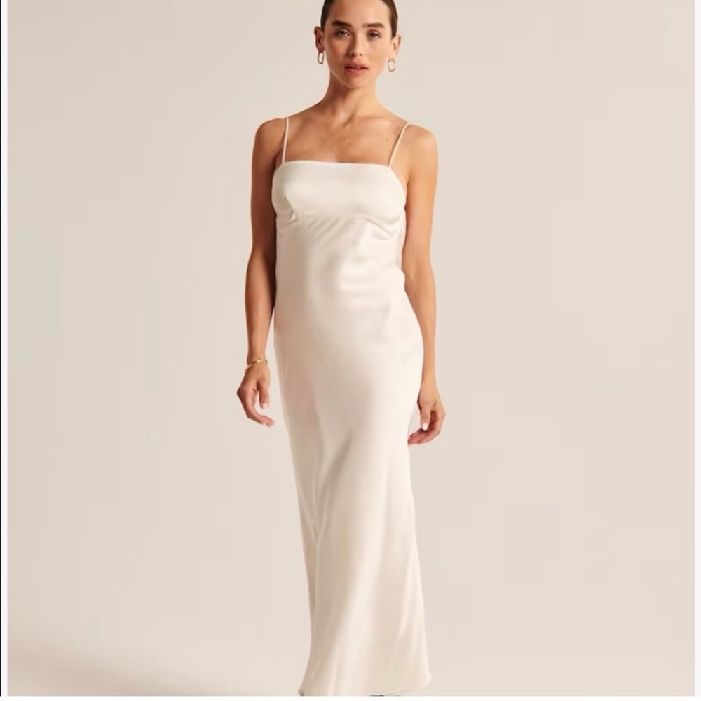Abercrombie & Fitch best dressed guest satin cowl back maxi dress - Picture 7 of 9